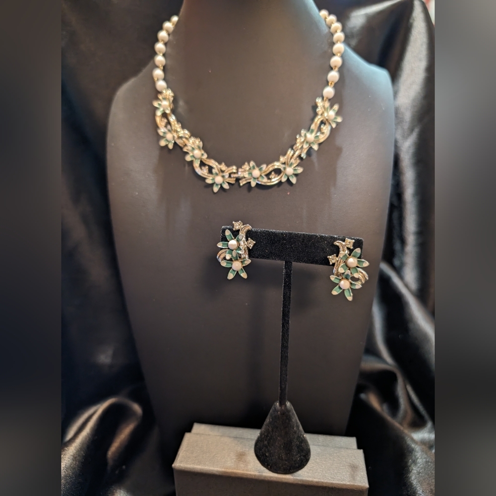 #144. Vintage" Rare"Signed 50s Duane Necklace & Earrings with Milk glass beads